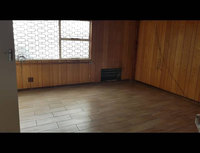 1,350M² FACTORY TO LET IN TRIANGLE FARM